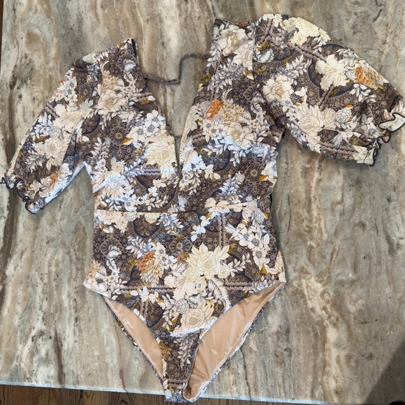 Women’s AQUA BLU Kismet Sophia One Piece short sleeve swimsuit. Size US 10 - Picture 4 of 12